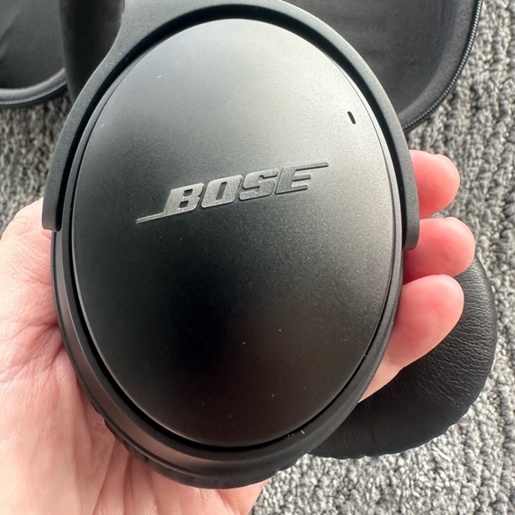 Bose QuietComfort 35 Series II Wireless Noise-Cancelling Bluetooth Headphones - Picture 12 of 14